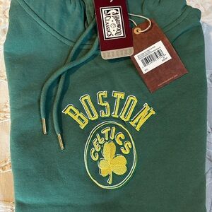 Mitchell & Ness Boston Celtics green crop Hoodie embroidered logo